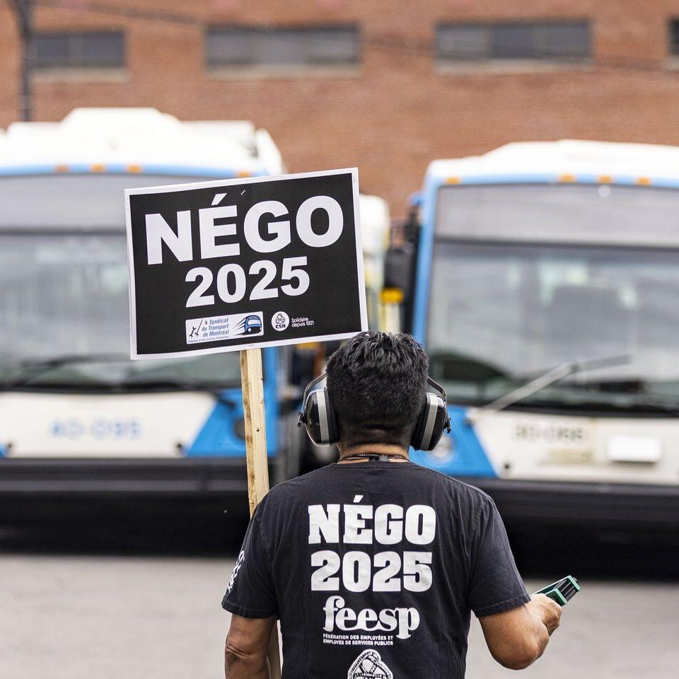 Canadiens, Alouettes fans out of luck as transit network paralyzed by strike Saturday